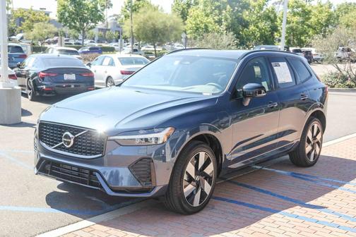 2025 Volvo XC60 Plug-In Hybrid T8 Plus