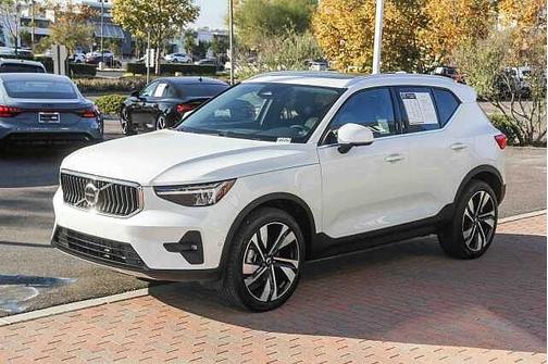 2025 Volvo XC40 Plus