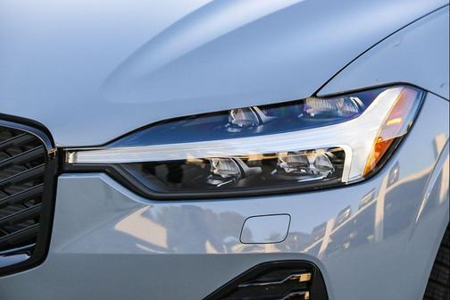 Vapour Grey Metallic 2026 Volvo XC60 B5 Ultra