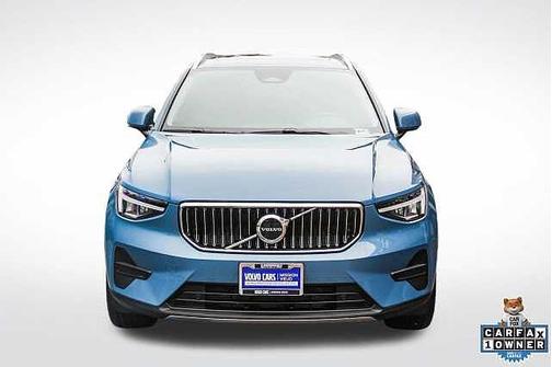2025 Volvo XC40 Core