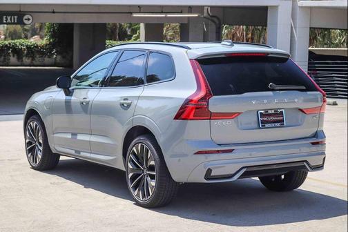 Vapour Grey Metallic 2026 Volvo XC60 Plug-In Hybrid Ultra, T8 AWD Electric/Gasoline, Dark