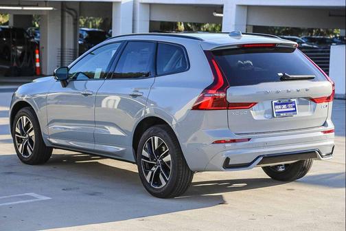 Vapour Grey Metallic 2026 Volvo XC60 B5 Plus