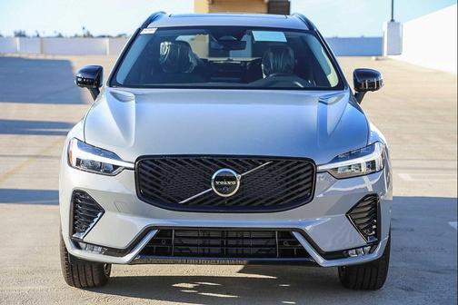 Vapour Grey Metallic 2026 Volvo XC60 B5 Plus