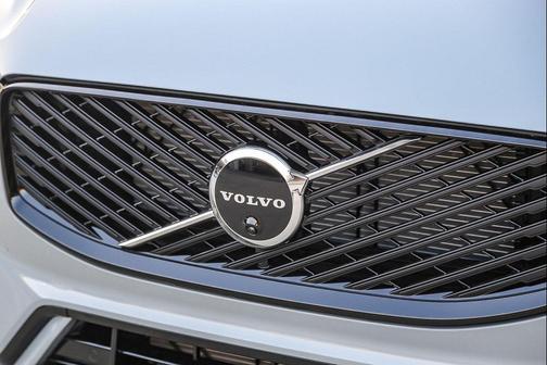 Vapour Grey Metallic 2026 Volvo XC60 B5 Ultra