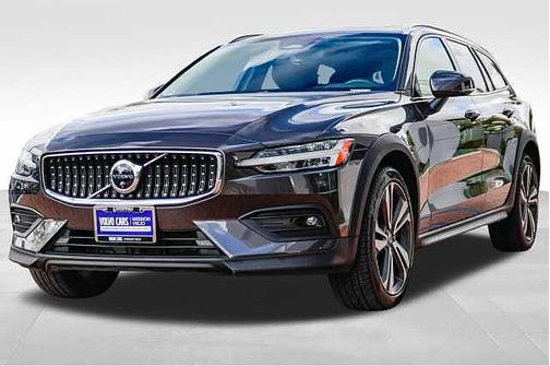 2025 Volvo V60 Cross Country Plus