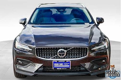 2025 Volvo V60 Cross Country Plus