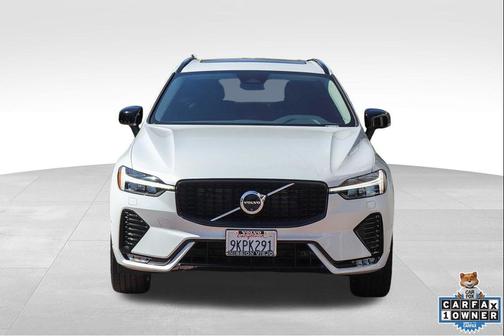 Crystal White 2024 Volvo XC60 B5 Plus Dark Theme