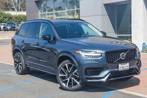 2023 Volvo XC90 Recharge Plug-In Hybrid Plus Dark 7-Seater