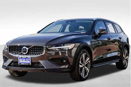 2025 Volvo V60 Cross Country Plus