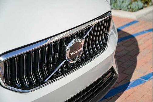 2025 Volvo XC40 Plus