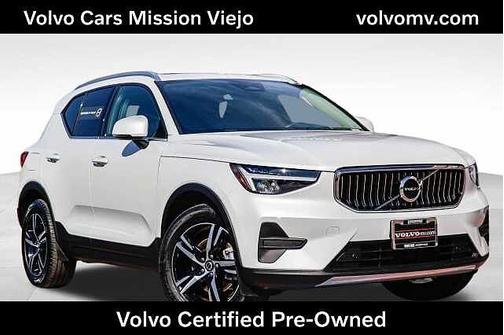 2025 Volvo XC40 Core