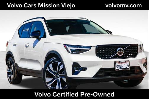 Crystal White 2026 Volvo XC40 Ultra, B5 AWD Gas (mild hybrid), Dark