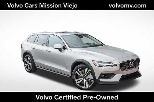 2025 Volvo V60 Cross Country Plus