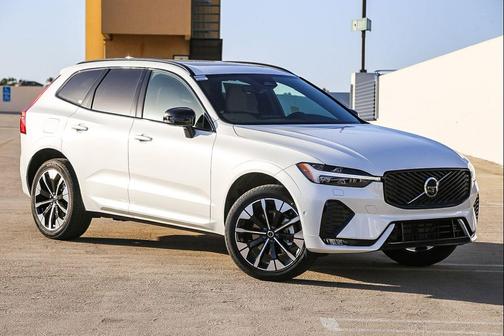 Crystal White Metallic 2026 Volvo XC60 B5 Plus