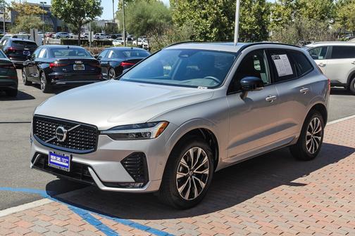 2025 Volvo XC60 B5 Plus