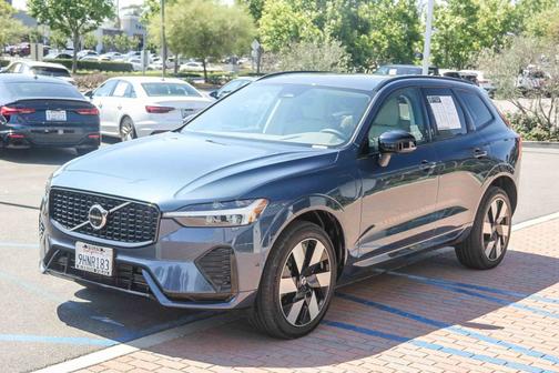 2024 Volvo XC60 Recharge Plug-In Hybrid T8 Plus Dark