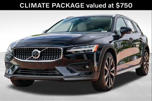 Onyx Black Metallic 2026 Volvo V60 Cross Country Ultra, B5 AWD Gas (mild hybrid)