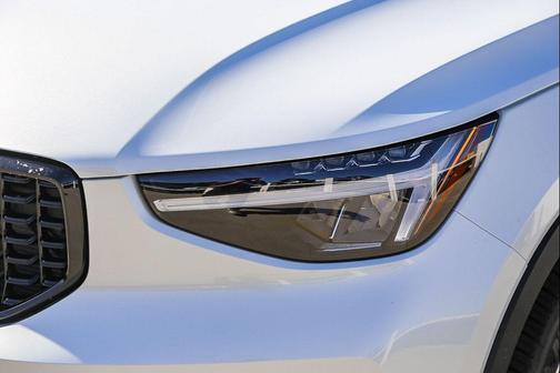 Crystal White 2026 Volvo XC40 Core, B5 AWD Gas (mild hybrid), Dark