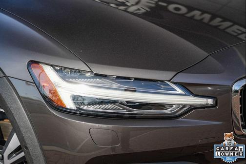 2025 Volvo V60 Cross Country Plus, B5 AWD Gas (mild hybrid)