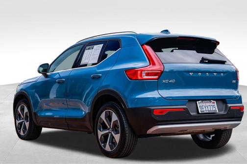 Fjord Blue Metallic 2023 Volvo XC40 B5 Plus Bright Theme