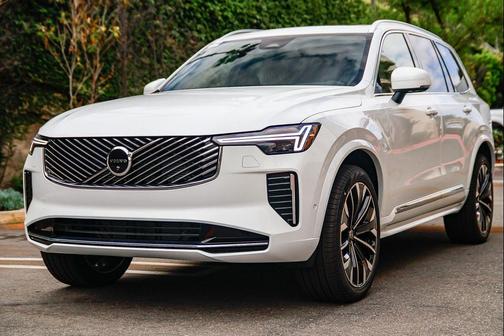 Crystal White Pearl 2026 Volvo XC90 Plus, B6 AWD Gas (mild hybrid), Gasoline, Bright, 7 Seats