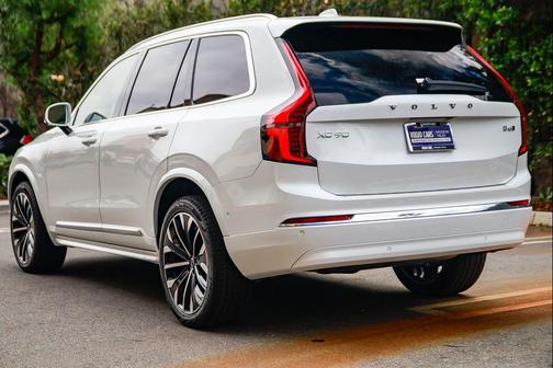 Crystal White Pearl 2026 Volvo XC90 Plus, B6 AWD Gas (mild hybrid), Gasoline, Bright, 7 Seats