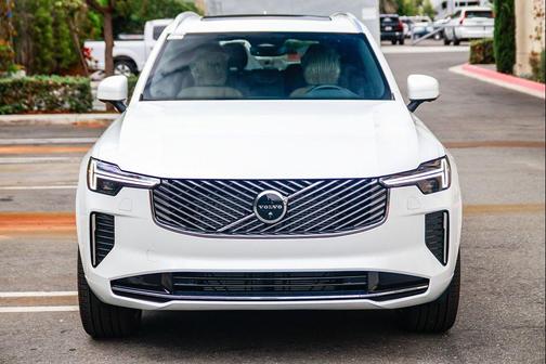 Crystal White Pearl 2026 Volvo XC90 Plus, B6 AWD Gas (mild hybrid), Gasoline, Bright, 7 Seats