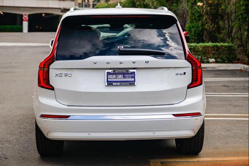 Crystal White Pearl 2026 Volvo XC90 Plus, B6 AWD Gas (mild hybrid), Gasoline, Bright, 7 Seats