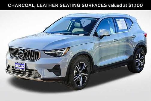2025 Volvo XC40 Core
