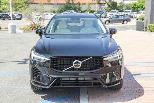 2025 Volvo XC60 Plug-In Hybrid T8 Plus