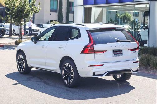 Crystal White Metallic 2026 Volvo XC60 B5 Plus