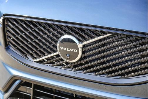 Denim Blue Metallic 2026 Volvo XC60 B5 Ultra