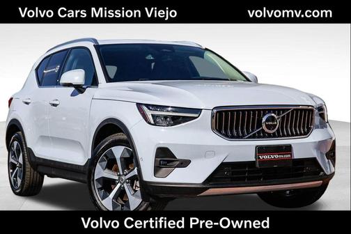 Cloud 2025 Volvo XC40 B5 Plus Bright Theme