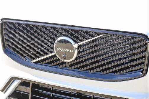 Crystal White Metallic 2026 Volvo XC60 Plug-In Hybrid Ultra, T8 AWD Electric/Gasoline, Dark