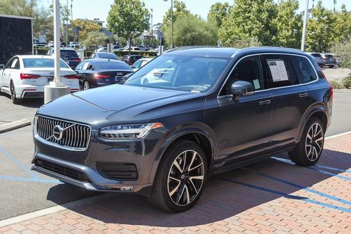 2022 Volvo XC90 T6 AWD Momentum 7 Seater