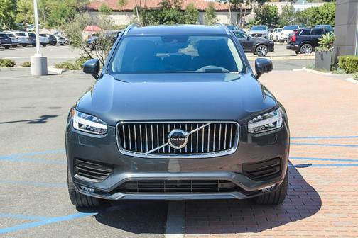 2022 Volvo XC90 T6 AWD Momentum 7 Seater