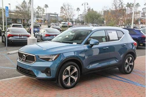 2025 Volvo XC40 Plus