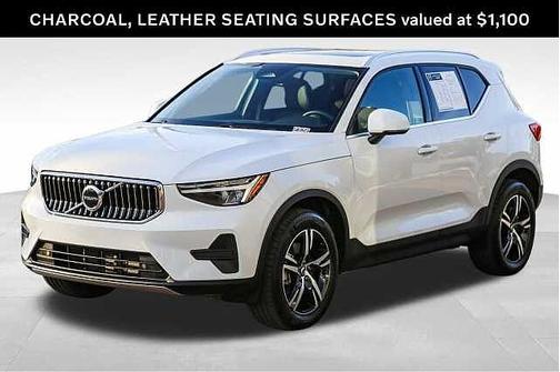 2025 Volvo XC40 Core