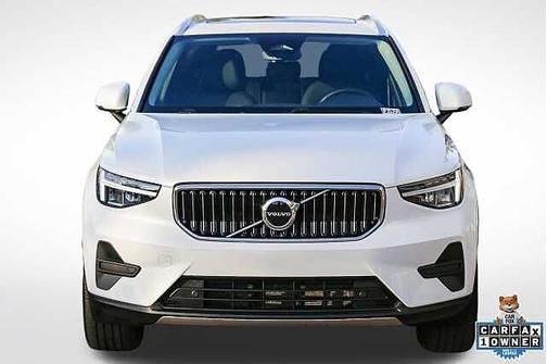 2025 Volvo XC40 Core