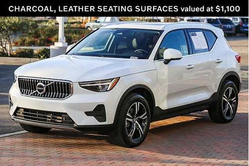 2025 Volvo XC40 Core