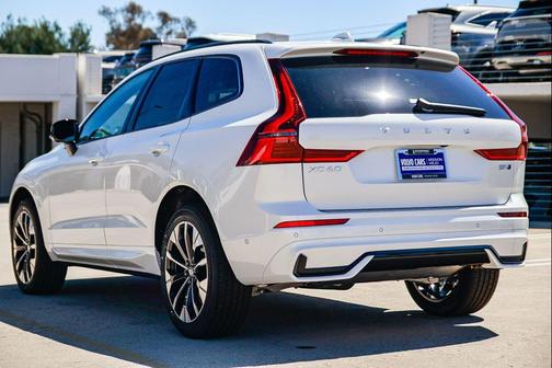 Crystal White Metallic 2026 Volvo XC60 B5 Plus