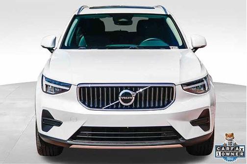 Crystal White 2025 Volvo XC40 Core