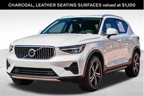 Crystal White 2025 Volvo XC40 Core