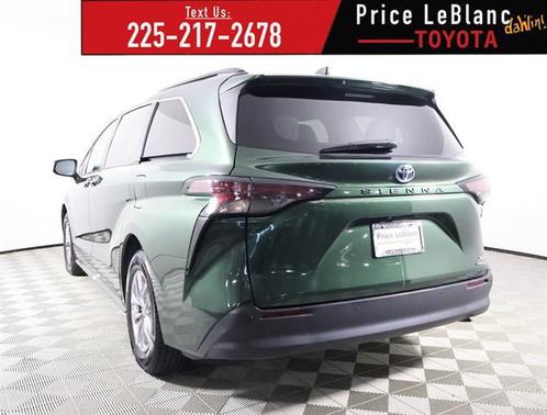 2024 Toyota Sienna XLE