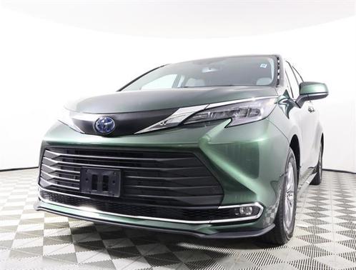 2024 Toyota Sienna XLE