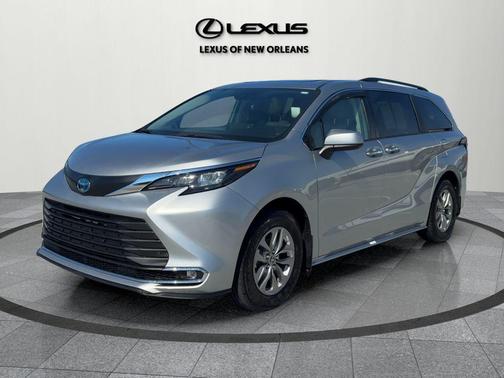 2024 Toyota Sienna XLE