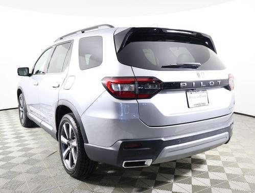 2023 Honda Pilot Touring 8-Passenger