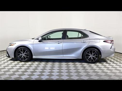 Celestial Silver Metallic 2022 Toyota Camry SE