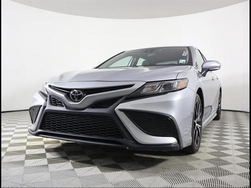 Celestial Silver Metallic 2022 Toyota Camry SE