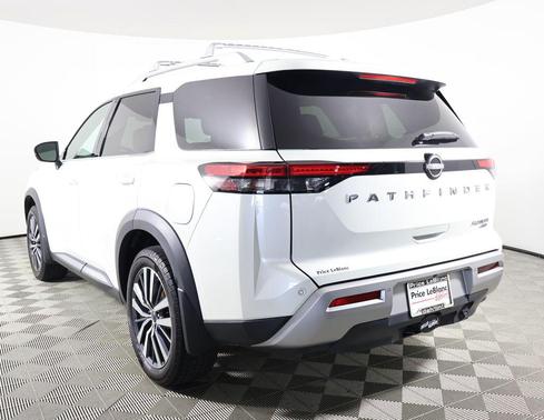 2022 Nissan Pathfinder Platinum 4WD